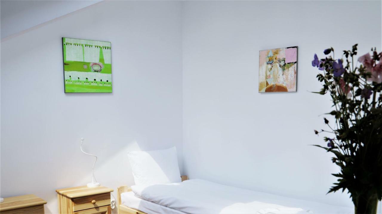 Artrooms Pokoje Goscinne Krosno Buitenkant foto