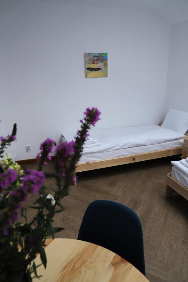 Artrooms Pokoje Goscinne Krosno Buitenkant foto